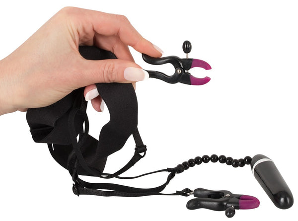 Bad Kitty schaamlipspreider met vibrator - Zwart - Bad Kitty - SKU: 5926170000