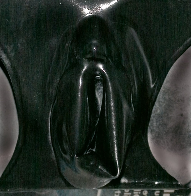Late X latex slip met schaamlippen - Zwart