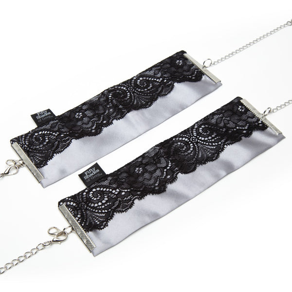 Fifty Shades of Grey polsmanchetten met ketting - Zilver - Fifty Shades of Grey - SKU: 50014630000
